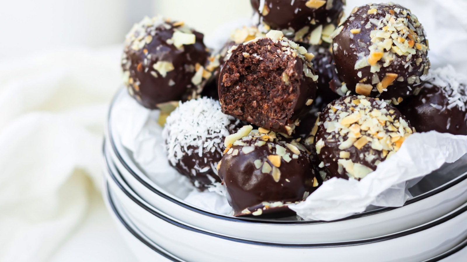 HAZELNUT CHOCO ENERGY BALLS Kamile